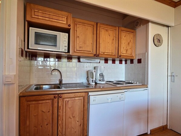 Kühlschrank, Mikrowelle, Geschirrspüler