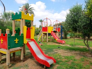 Área de juegos infantiles al aire libre