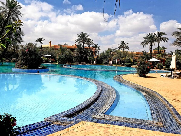 2 outdoor pools