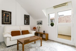 Appartamento City, 2 camere da letto | Area soggiorno | TV a schermo piatto