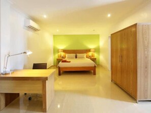 Comfort Room | Desk, free WiFi