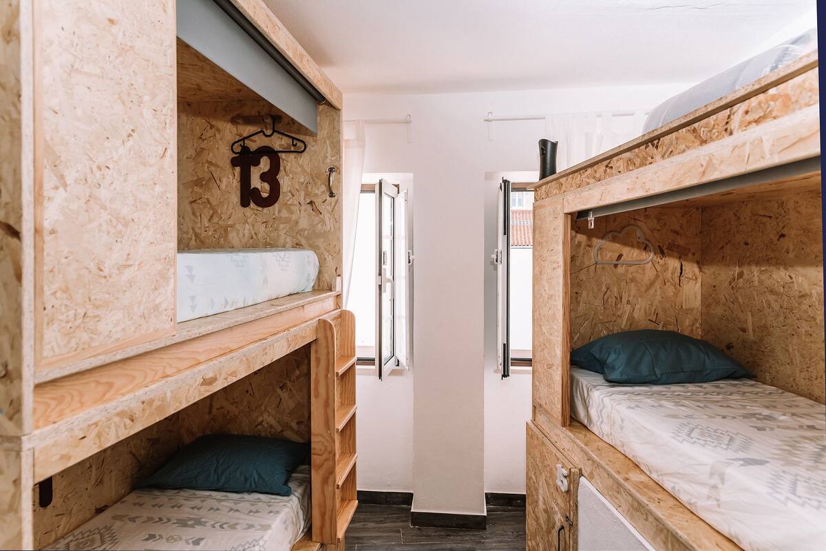 共同ドミトリー 男女共用ドミトリー 禁煙 (6 Beds) | エジプト綿のシーツ、高級寝具、セーフティボックス (室内)、遮光カーテン
