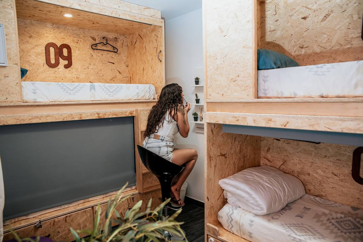共同ドミトリー 女性限定 禁煙 (4 Beds) | エジプト綿のシーツ、高級寝具、セーフティボックス (室内)、遮光カーテン