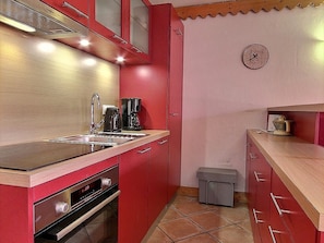 Fridge, oven, dishwasher
