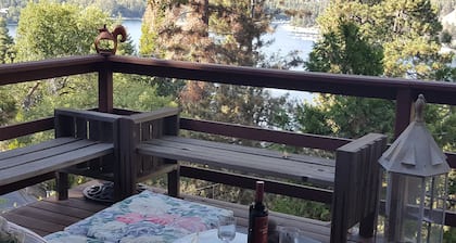 PETFRIENDLY, ROMANTIC , STUDIO WITH INCREDIBLE LAKEVIEW, PRIVATE - CLOSE TO ALL