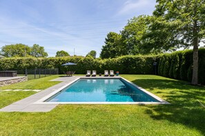 Alberca al aire libre y alberca climatizada