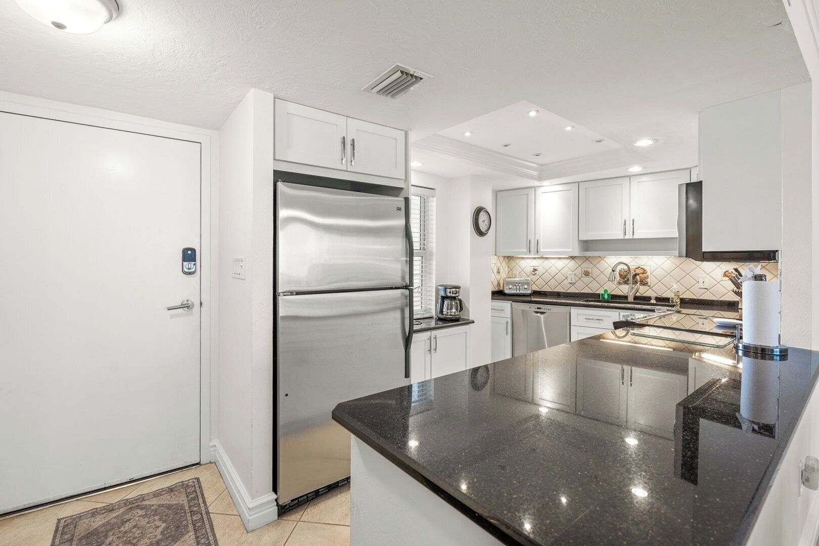 Refrigerador, microondas, horno y lavavajillas 