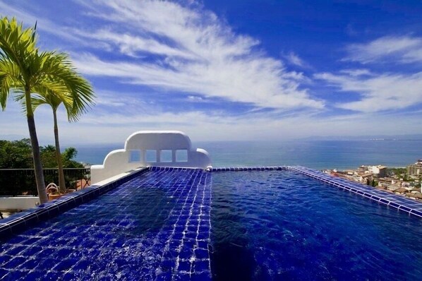 Piscine à débordement, piscine sur le toit