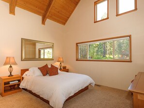 4 bedrooms, desk, iron/ironing board, travel crib - Excepional spacious lodge 5 min frm Roslyn slps 12, huge loft, WIFI, Hot Tub,  (Ronald)