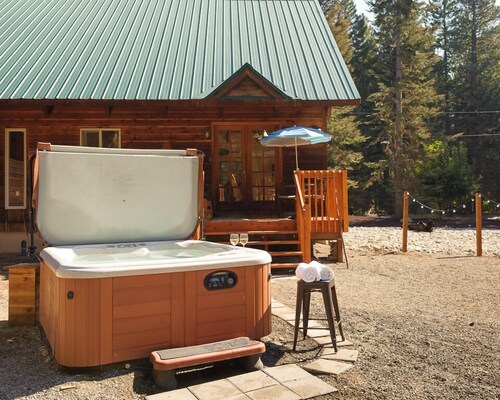 Excepional spacious lodge 5 min frm Roslyn slps 12, huge loft, WIFI, Hot Tub, 