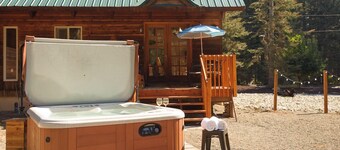 Excepional spacious lodge 5 min frm Roslyn slps 12, huge loft, WIFI, Hot Tub, 