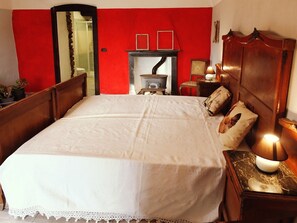 Habitación con 1 cama matrimonial o 2 individuales | Cortinas blackout y ropa de cama 