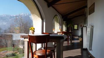 Bao gồm bữa sáng đặc sản địa phương hàng ngày