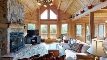 Älytelevisio, takka, videopelejä, DVD-soitin