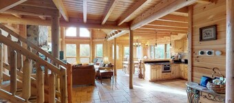 Grand Jay Lodge, Ultimate Log Luxury, Stunning Views, Hot Tub & Sauna, EV Charger, 3D Tour