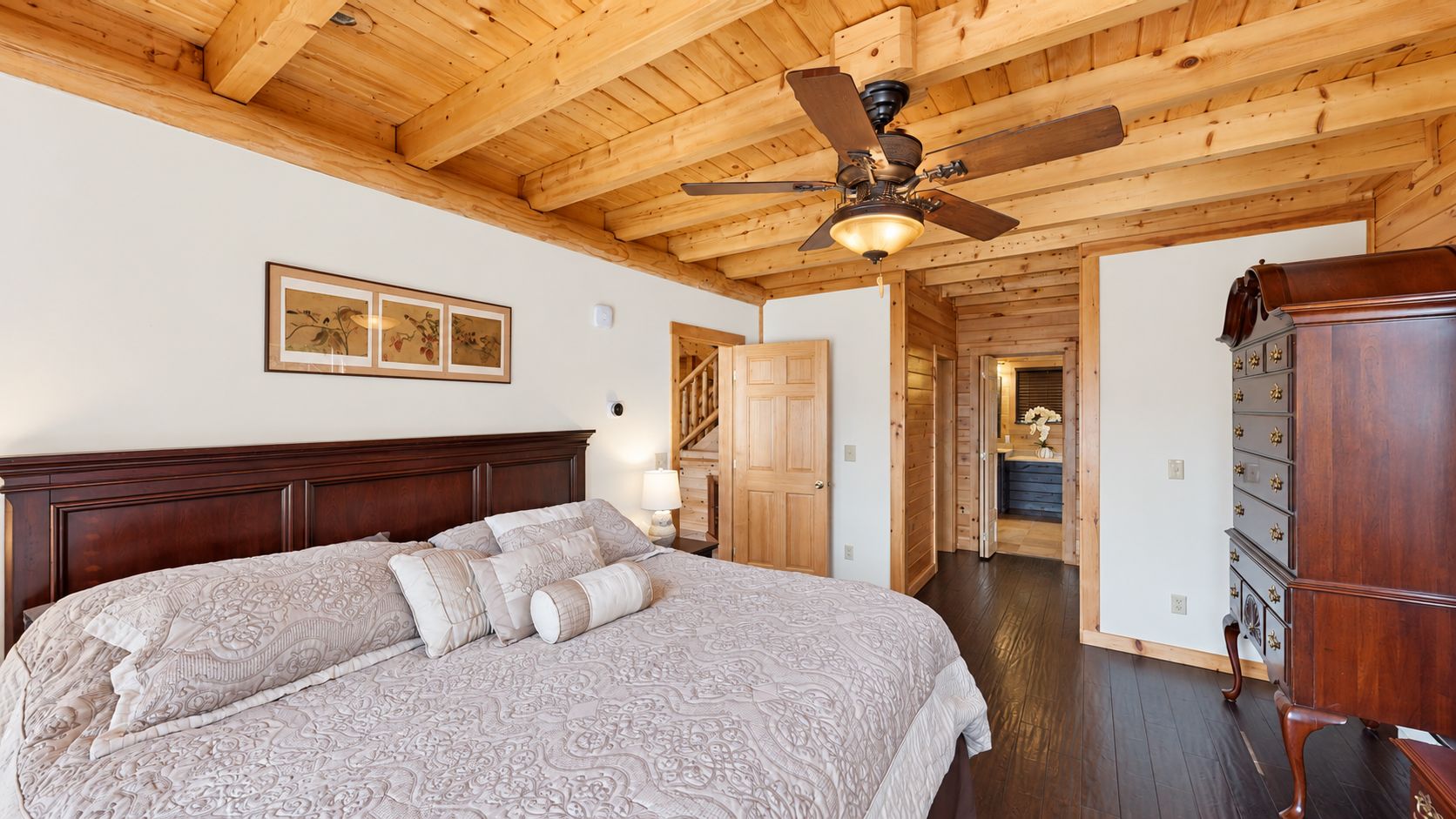 6 bedrooms, desk, iron/ironing board, WiFi (free)