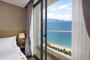 Family Room, Balcony, Sea View | Minibar, in-room safe, desk, blackout drapes - Sea Pearl Hotel (Nha Trang)