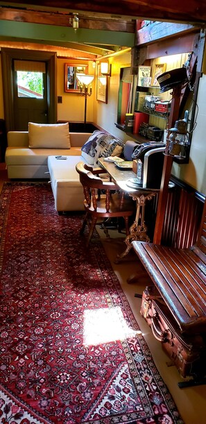 المنشأة من الداخل