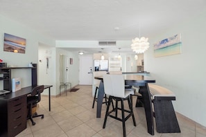 Dining - Crystal Sands Tower Unit 805 - Beachfront (Sarasota)