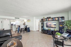 TV, DVD player - Crystal Sands Tower Unit 805 - Beachfront (Sarasota)