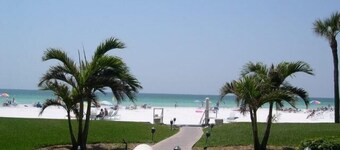 Crystal Sands Villa 17 - Private Beach