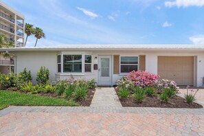 Exterior - Crystal Sands Villa 17 - Private Beach (Sarasota)