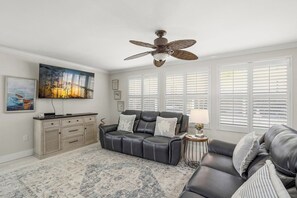 TV - Crystal Sands Villa 17 - Private Beach (Sarasota)