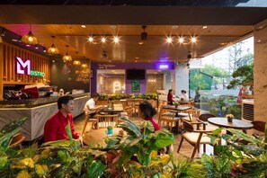 Breakfast, lunch, dinner served; local and international cuisine - Sao Viet Hotel (Nha Trang)