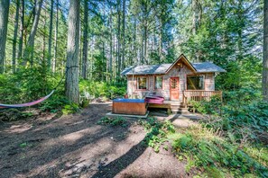 Property grounds - Pet Friendly - Peaceful Cabin in the Wood - Hot Tub (Bainbridge Island)