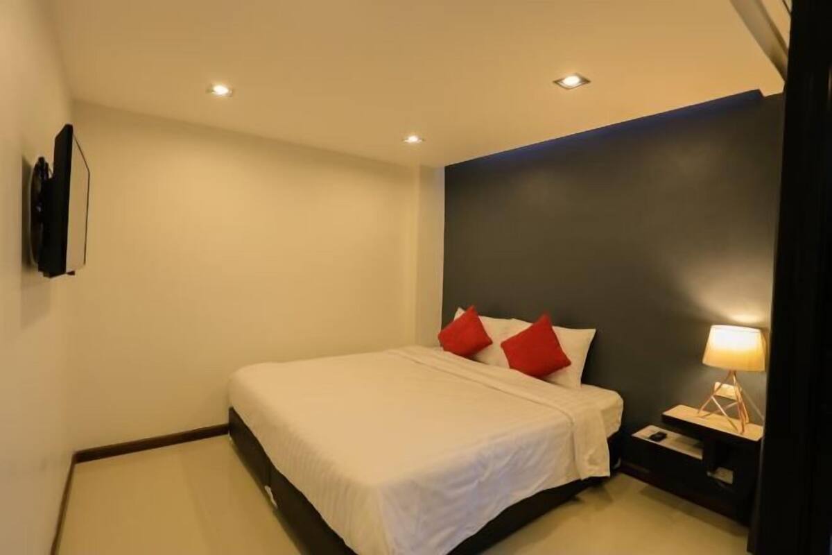 Desk, blackout drapes, free WiFi