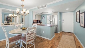 Dining - Crystal Sands Tower Unit 1204 - Beachfront (SARASOTA)