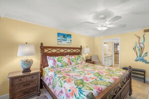 2 bedrooms, WiFi, bed sheets - Crystal Sands Tower Unit 506 - Beachfront (Sarasota)
