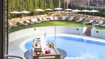 Camera Premium, vista piscina | Bar sull'acqua | 2 bar/lounge