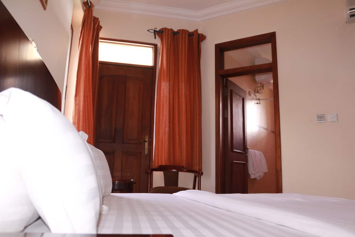 Suite | Minibar, desk, blackout curtains, free WiFi