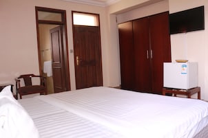 Quarto duplo | Frigobar, escrivaninha, cortinas blackout, Wi-Fi de cortesia