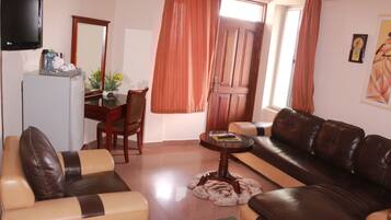 Suite | Living room | Flat-screen TV