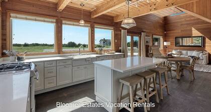 Wood Stove, HOT TUB, Peaceful, Near town NO PETS ALLOWED (Seahaven)