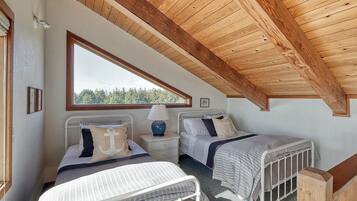 4 bedrooms, iron/ironing board, travel cot, free WiFi