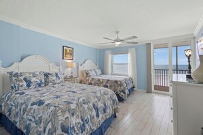 2 bedrooms, WiFi, bed sheets - Crystal Sands Tower Unit 404 - Beachfront (Sarasota)