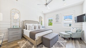 4 bedrooms, desk, iron/ironing board, free WiFi
