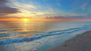A beach with waves and a sunset. - Crystal Sands Tower Unit 502 - Beachfront (SARASOTA)