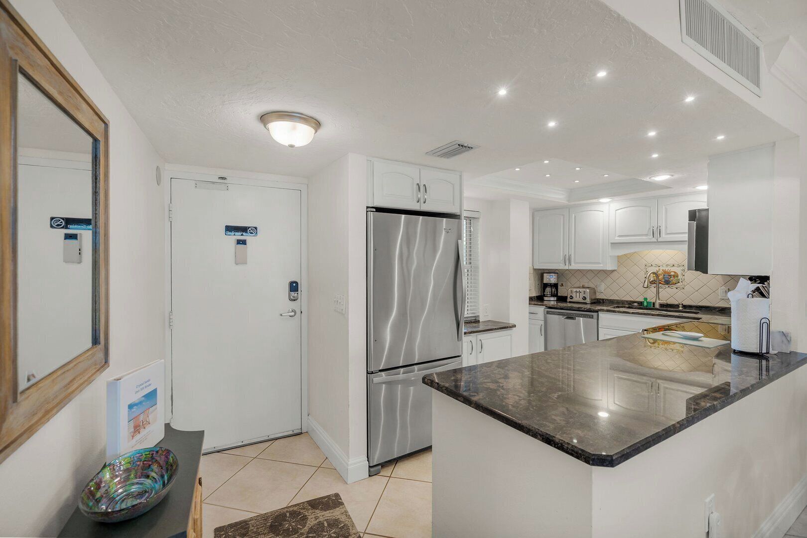 Kühlschrank, Mikrowelle, Ofen, Geschirrspüler