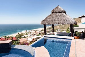 Lämmitetty uima-allas