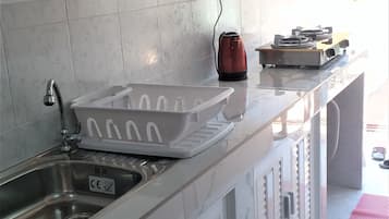 Premium Studio Suite, 1 Queen Bed, Non Smoking, Garden View | Private kitchen | Fridge, microwave, electric kettle