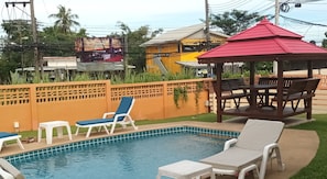 Exercise/lap pool