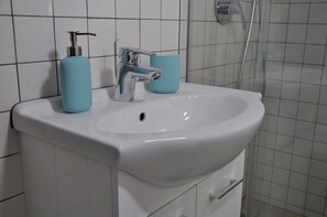 Deluxe Apartment | Bathroom - Panda Apartments Grzybowska Modern (Warsaw)