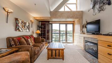 Télévision, cheminée