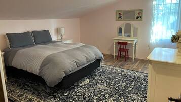 6 bedrooms, desk, iron/ironing board, free WiFi