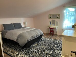 6 bedrooms, desk, iron/ironing board, free WiFi