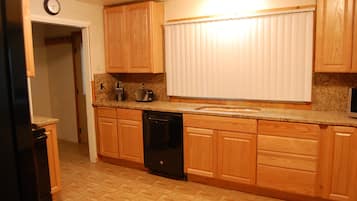 KĂŒhlschrank, Mikrowelle, Ofen, Herdplatte